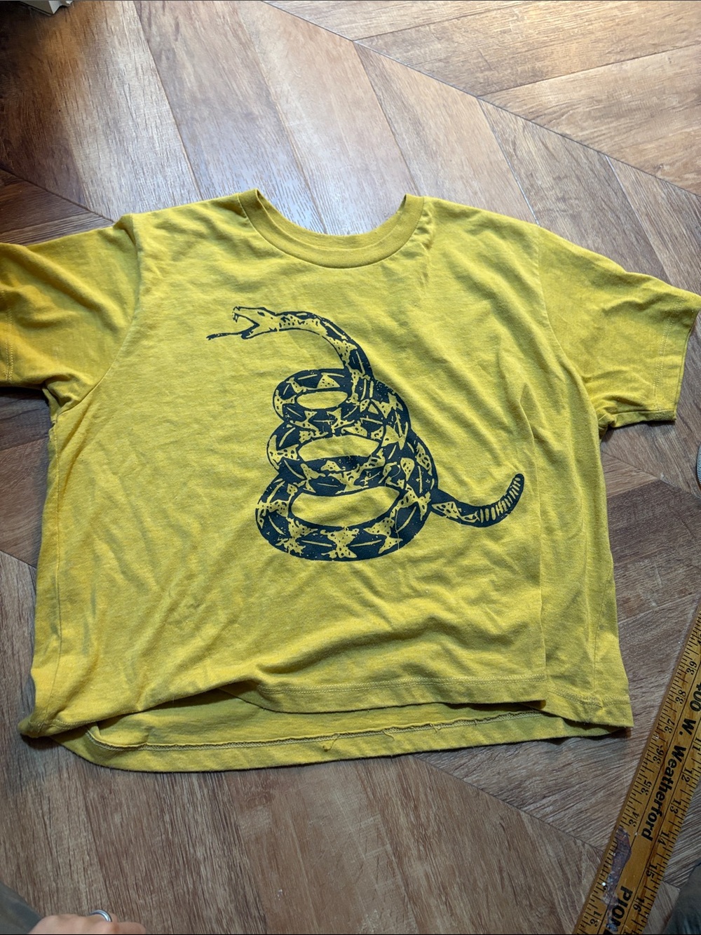 Don’t tread on me Yellow Reptile Graphic Tee with Coiled Snake Print. Large